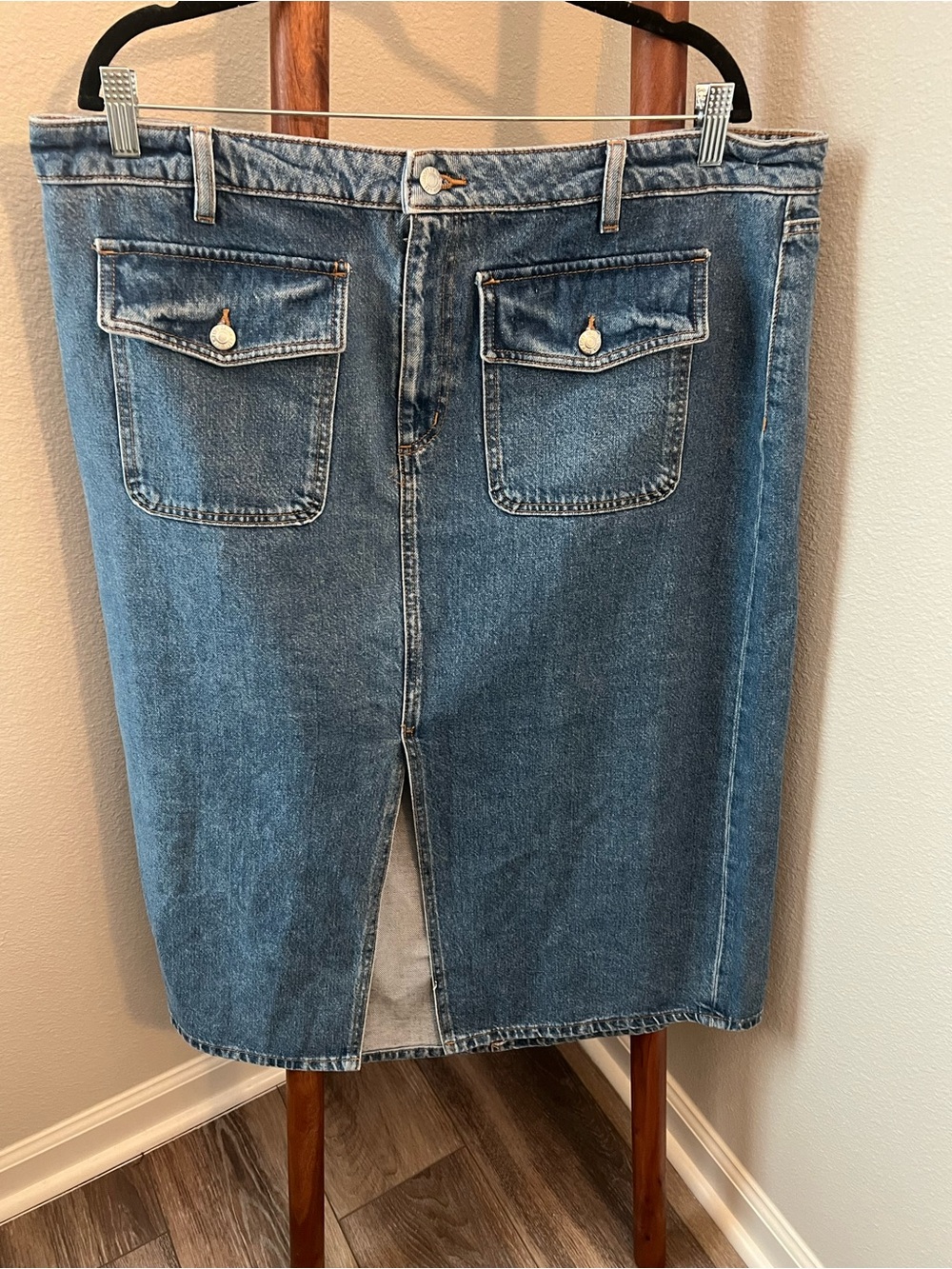 LOFT Classic High-Rise Blue Denim Midi Skirt with Front Flap Pockets Size 18